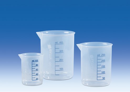 Griffinbecher, PP, erhabene blaue Skala